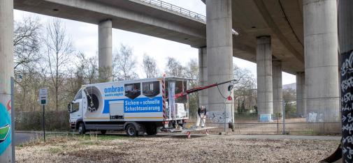 Mit dem MRT-Truck lassen sich Abwasserschächte nicht nur wesentlich einfacher und schneller, sondern auch sicherer und kostengünstiger instand setzen.