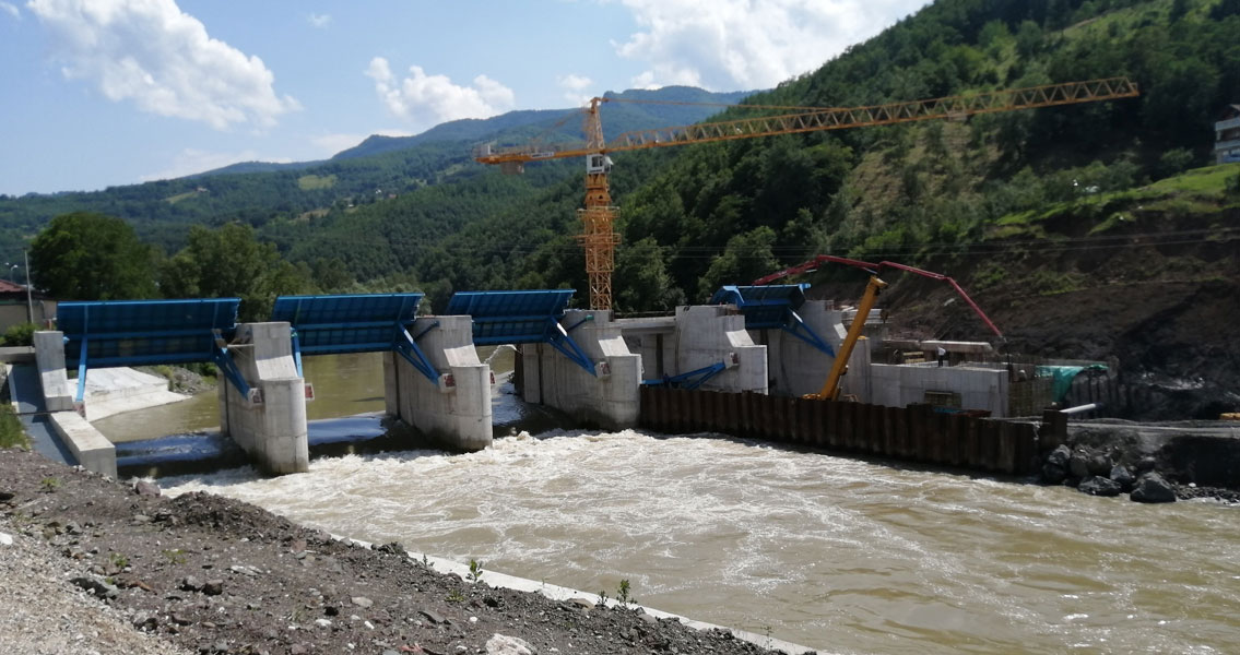 Das Wasserkraftwerk in der Bauphase.